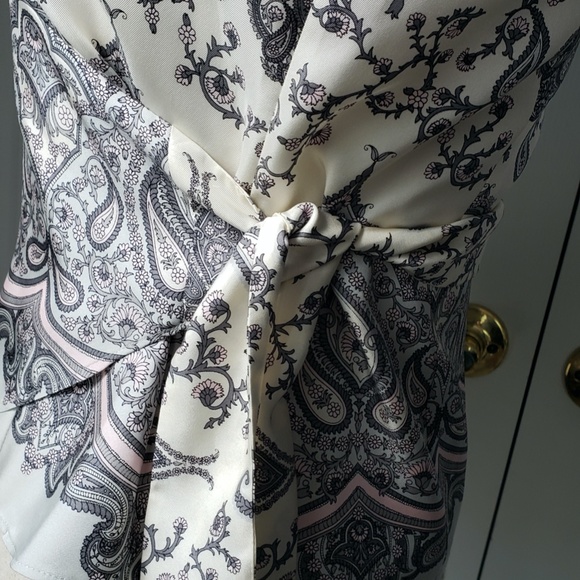 EUC Banana Republic gorgeous silk wrap/tie top - Picture 3 of 5